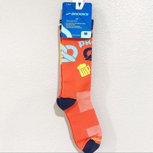 Brooks Pacesetters Orange October Fest Socks